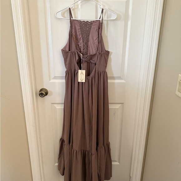 Elegant Lace Trim high low Dress in Mauve - Picture 3 of 3